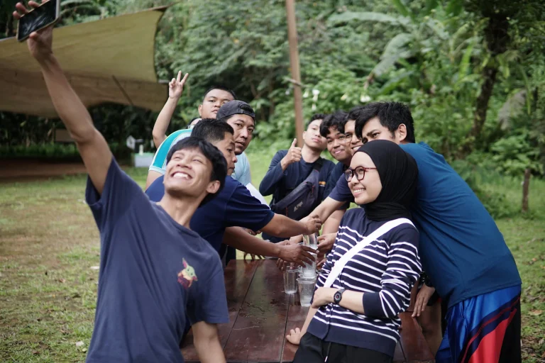 Employee Gathering 2025 PT Sejahtera Mitra Solusi di Situ Gunung Sukabumi